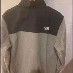 North face pull over 1/2 zip org 100.00